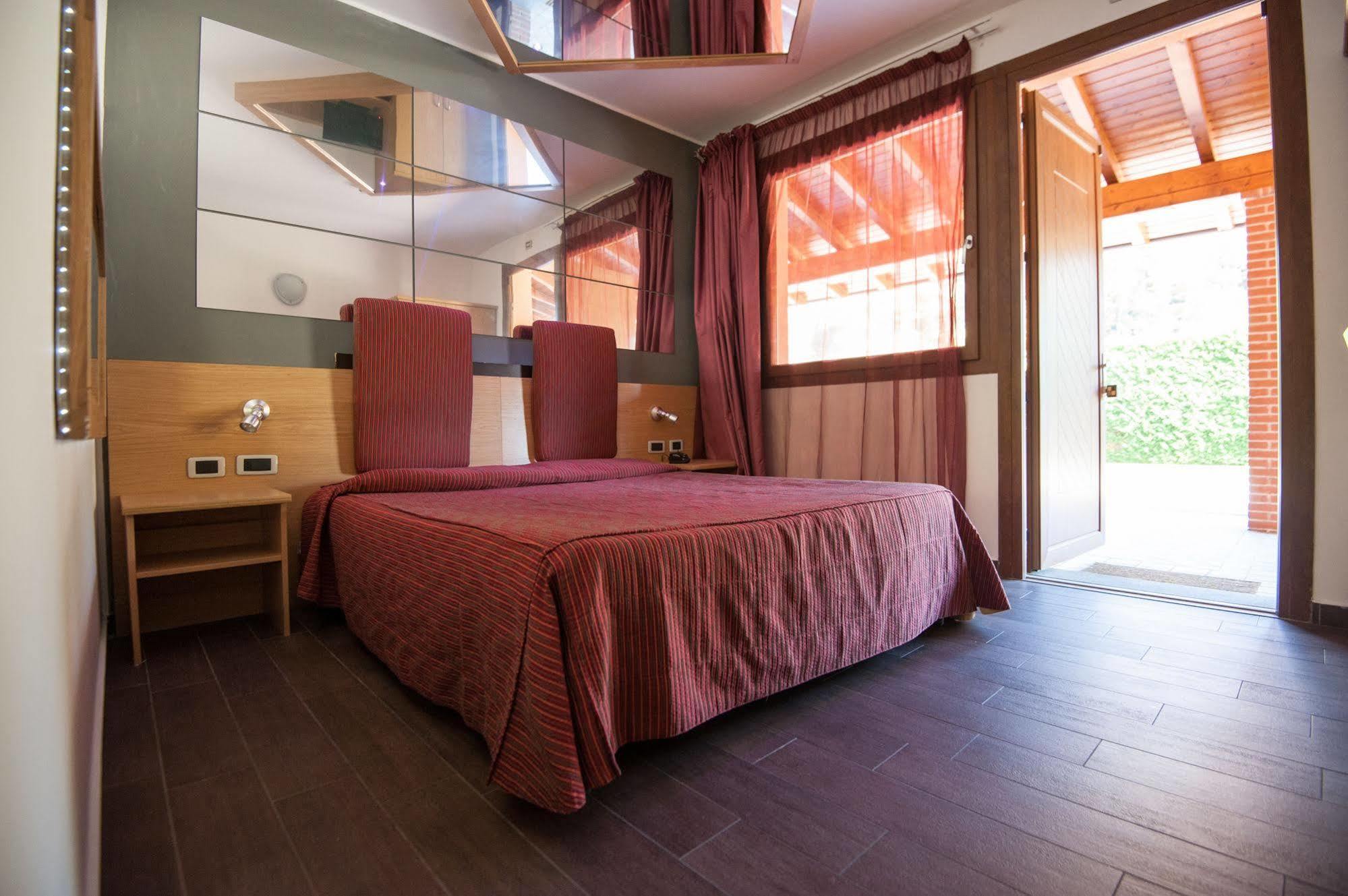 ורג'אטה Orange Motel מראה חיצוני תמונה