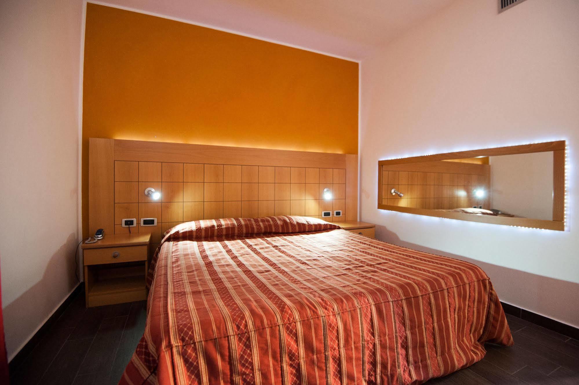 ורג'אטה Orange Motel מראה חיצוני תמונה